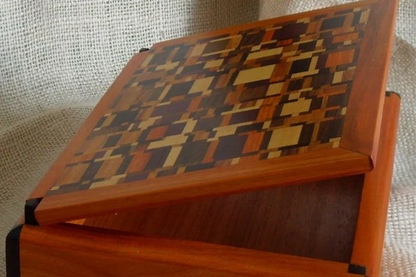 AV-604 Caja Madera Taraciada Mediana